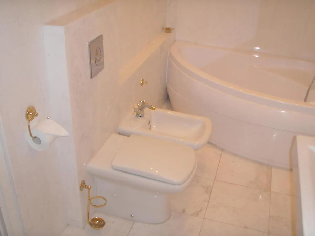 Apartamento Guest Rooms With Living Room, Dining Room And Kitchen Next To Center Sófia Bulgária