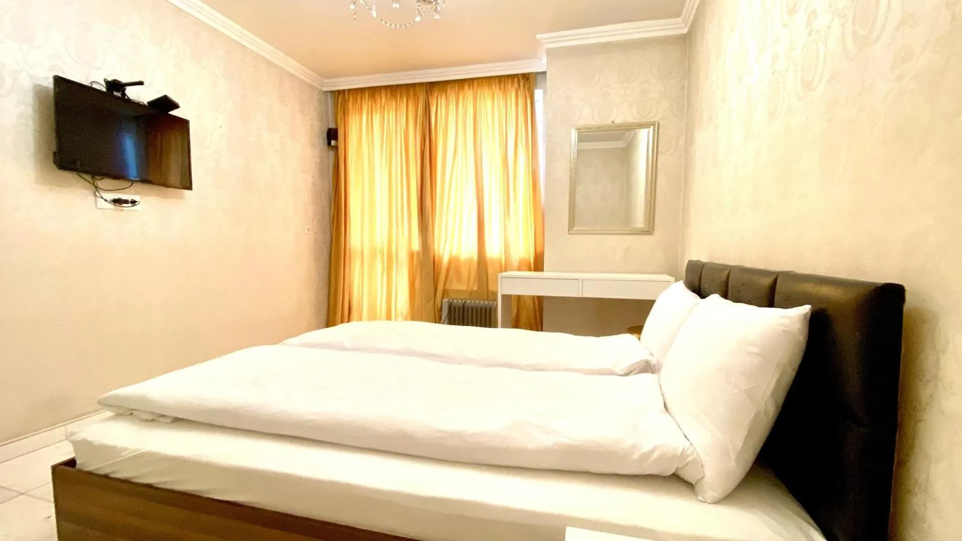 Apartment Guest Rooms With Living Room, Dining Room And Kitchen Next To Center Sofia