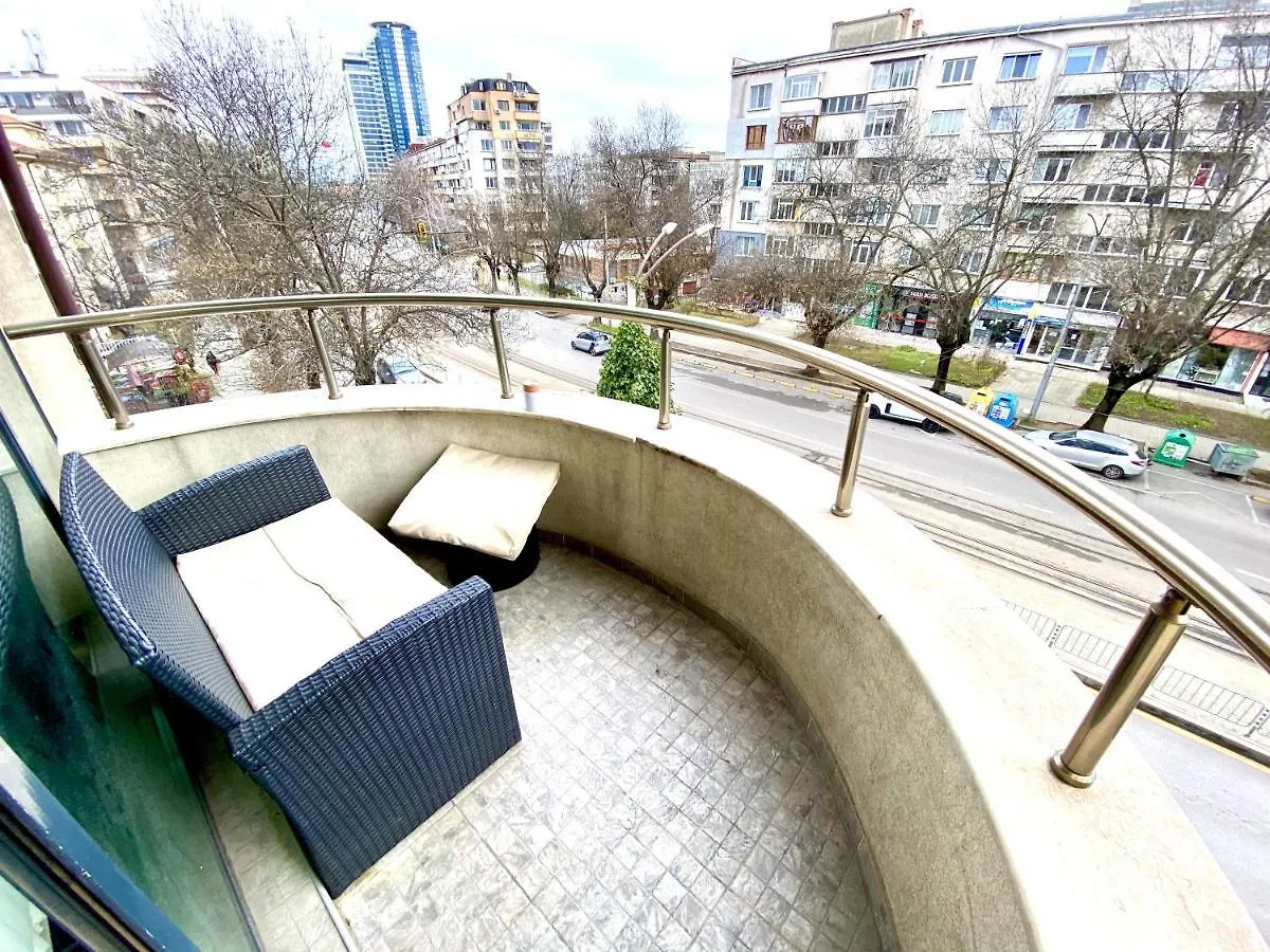 Guest Rooms With Living Room, Dining Room And Kitchen Next To Center Sofia Bułgaria
