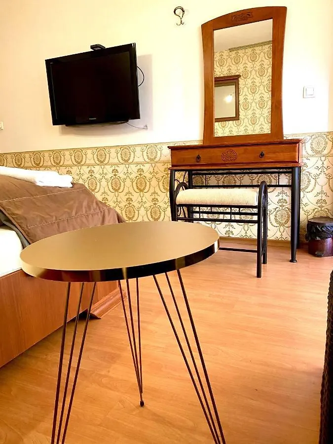 Appartement Guest Rooms With Living Room, Dining Room And Kitchen Next To Center Sofia